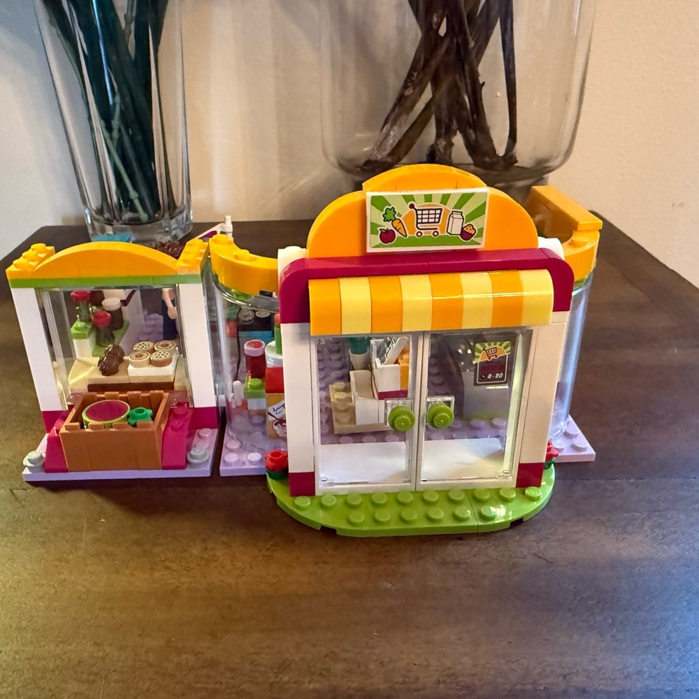 Retired LEGO® 41118 Friends Heartlake Supermarket - Picture 1 of 6
